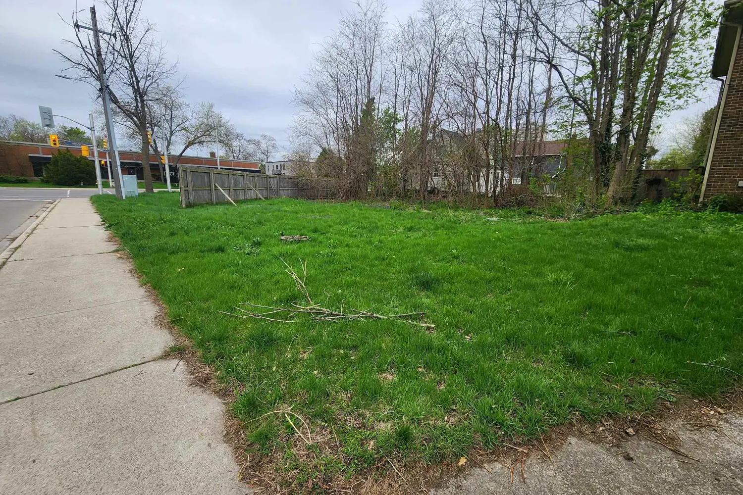 Additional image 3 of 685 Brant Street