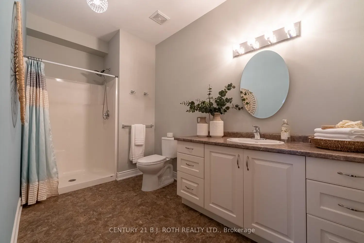 Additional image 7 of 251 Lucy Lane