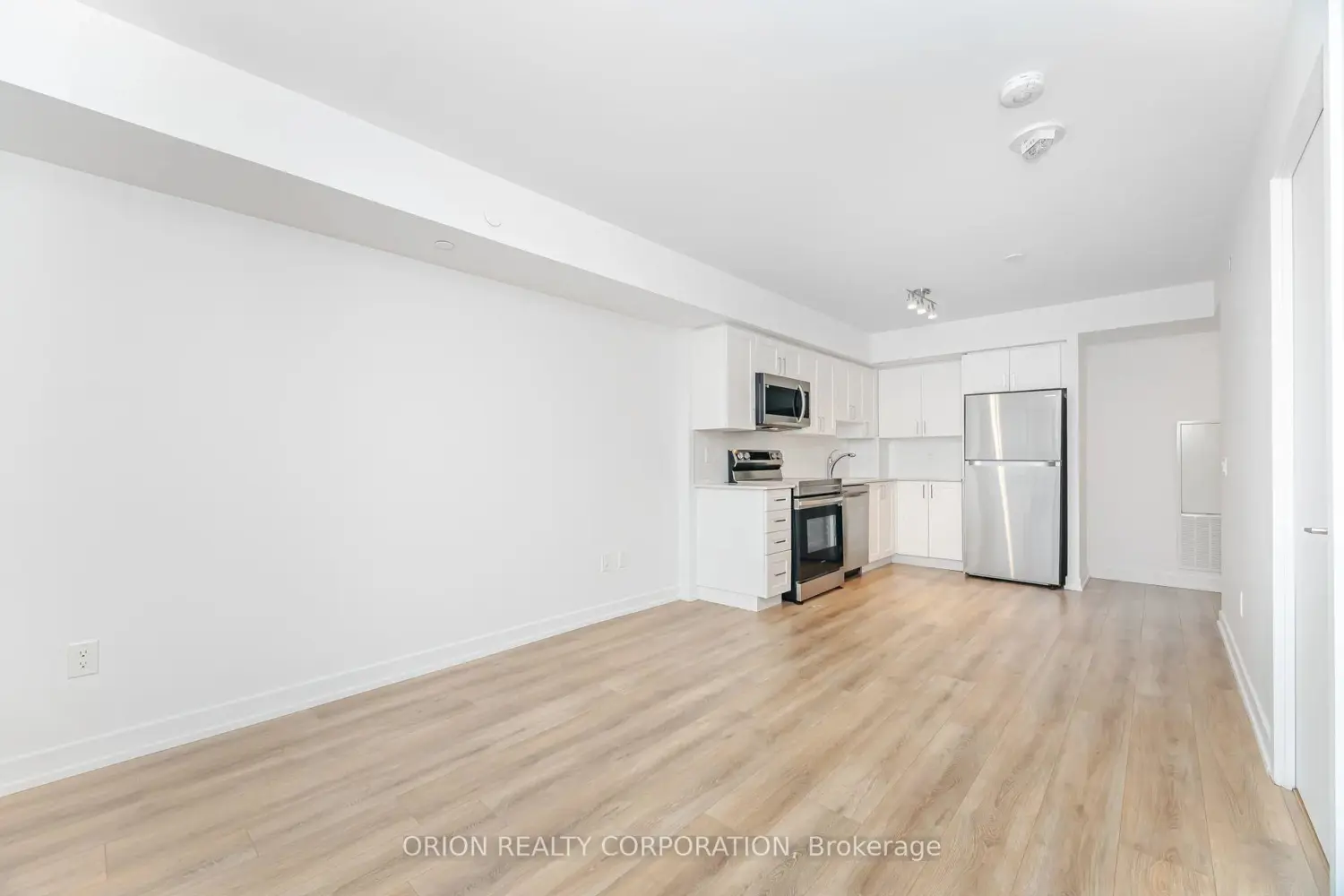 Additional image 8 of 1480 Bayly Street 1103