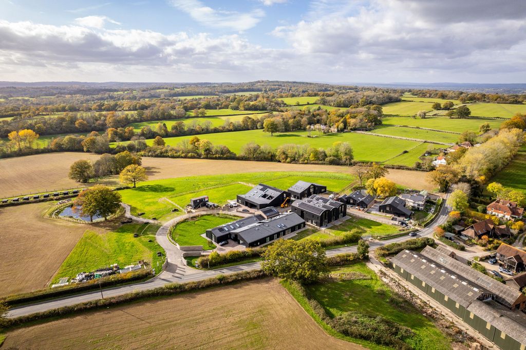 5 bed barn conversion for saleHartfield Road, Cowden TN8 photo 4