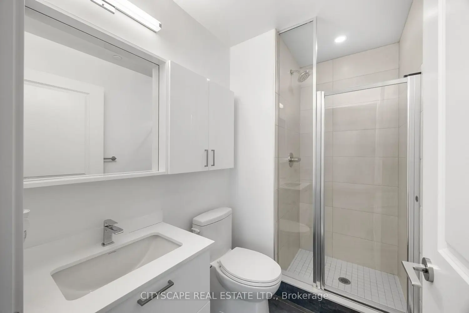 30 Upper Mall Way 501 photo 2