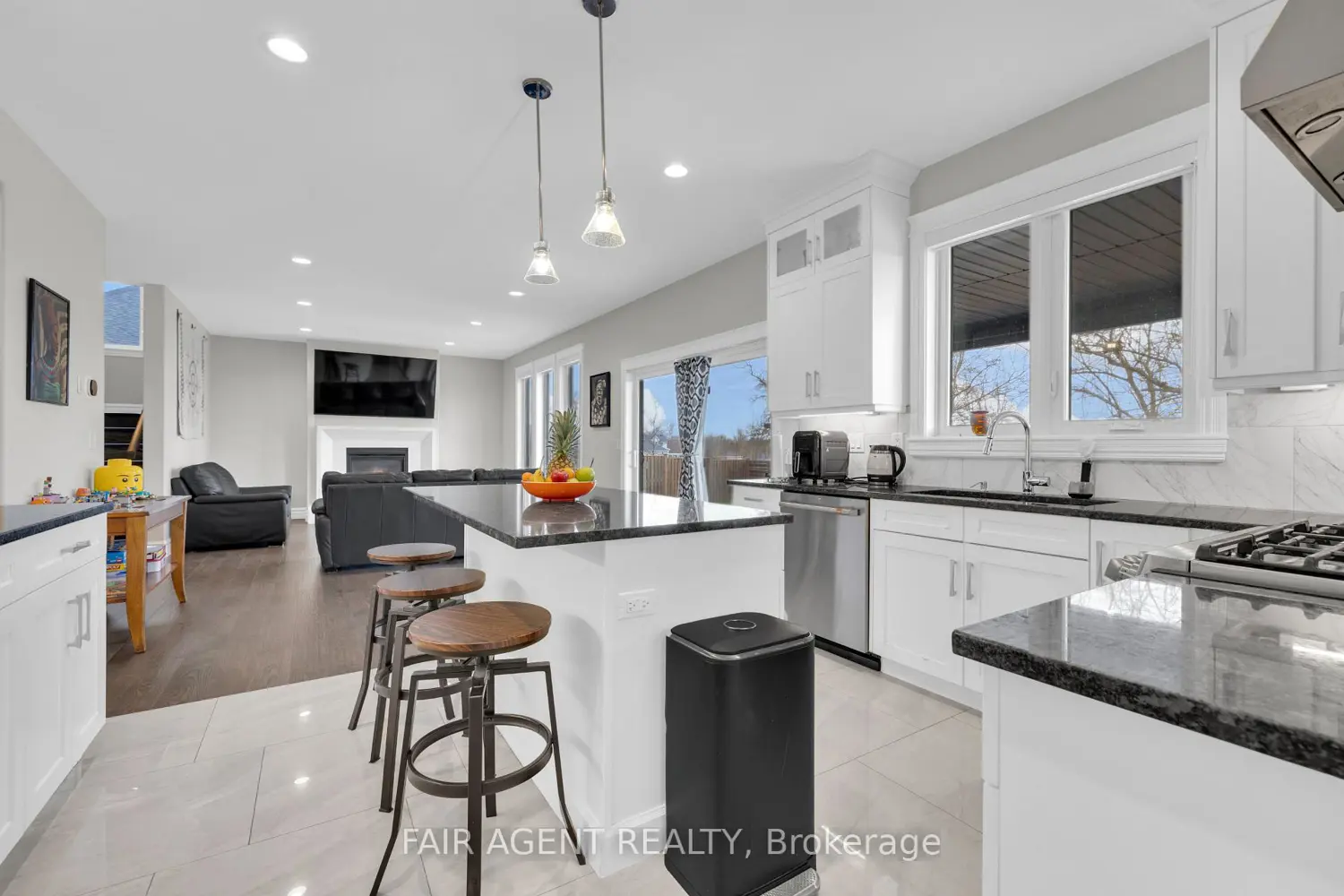 418 Pearson Street photo 4