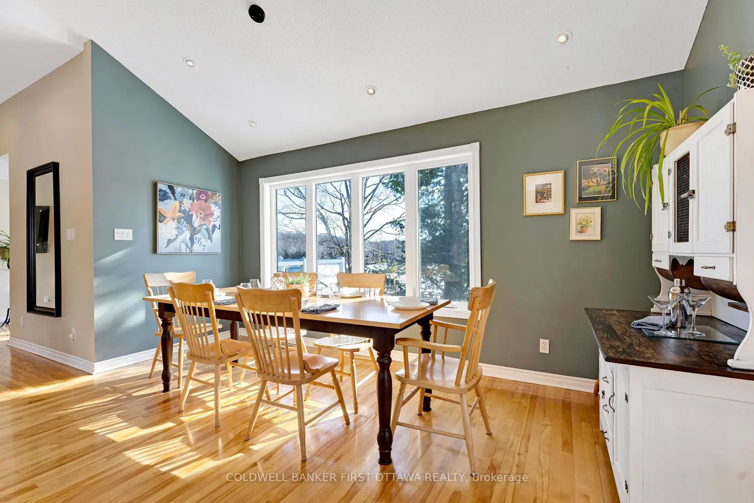100 Nagle Way photo 5