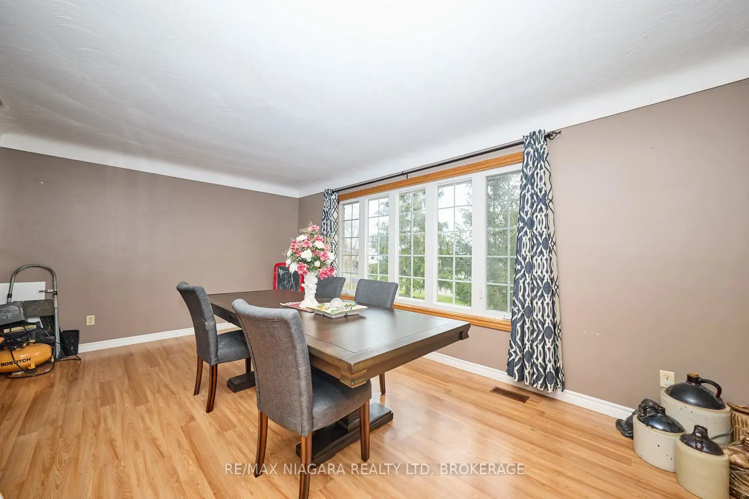 953 Grandview Road photo 3