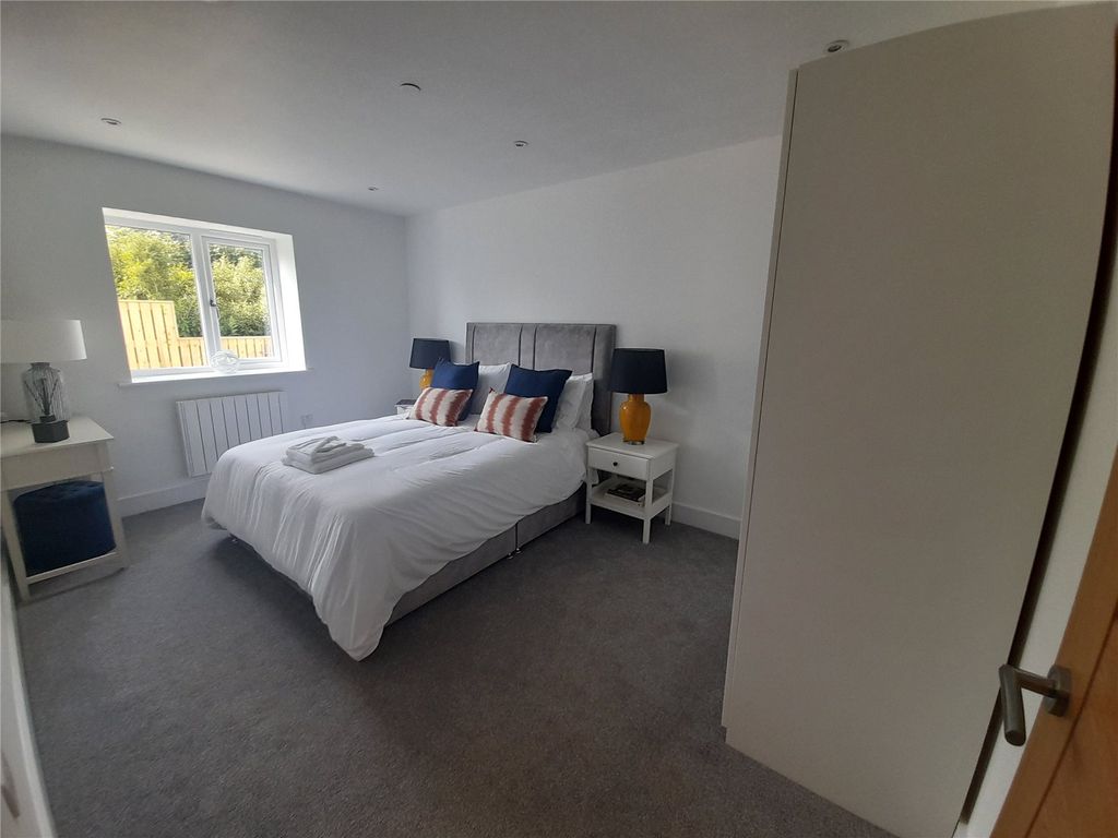 2 bed flat for saleTraeth Bychan, Benllech, Anglesey, Sir Ynys Mon LL73 photo 5