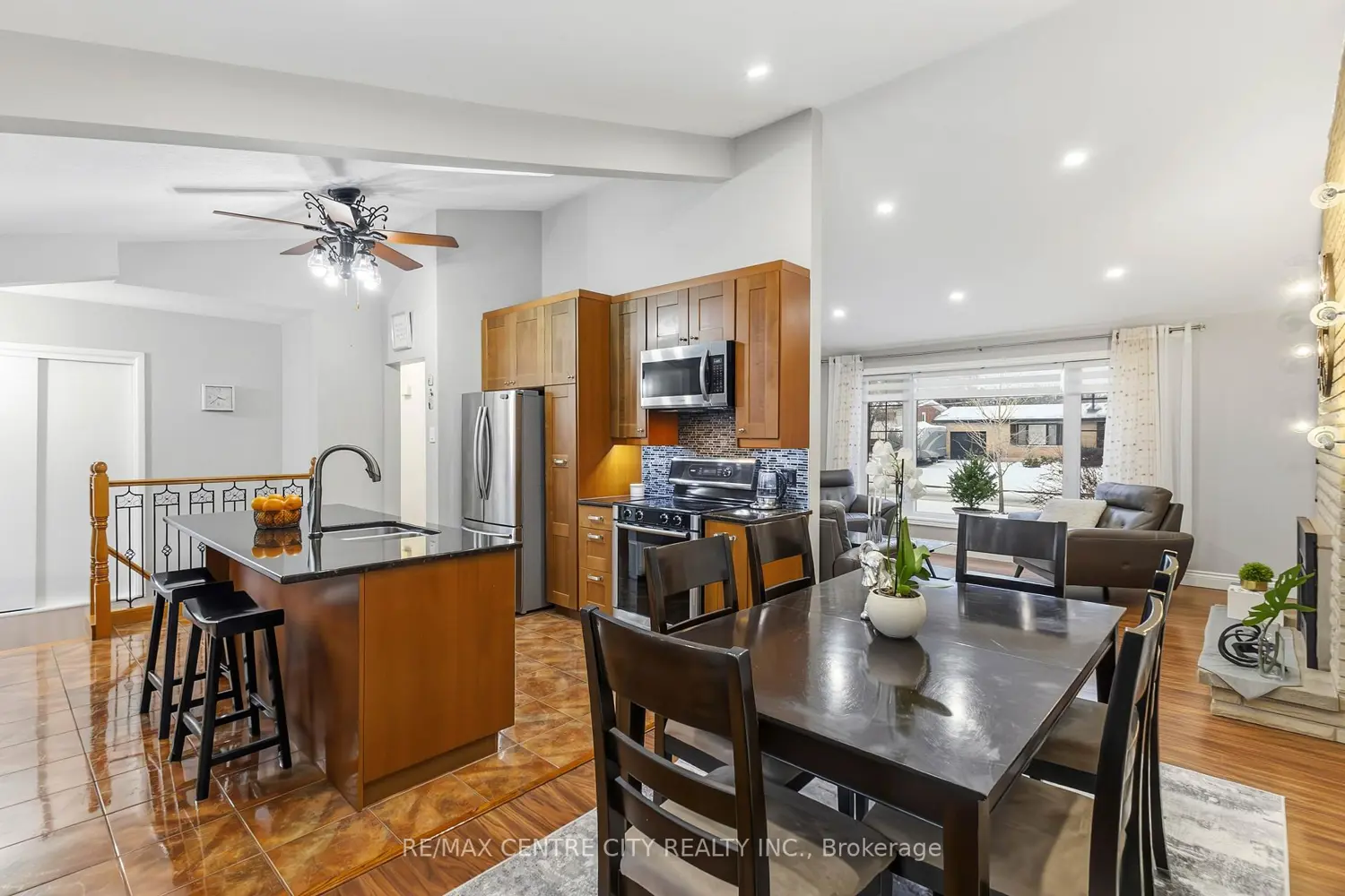71 Sunray Avenue photo 4