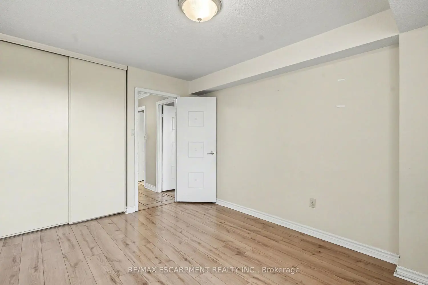 Additional image 8 of 500 Green Road 218