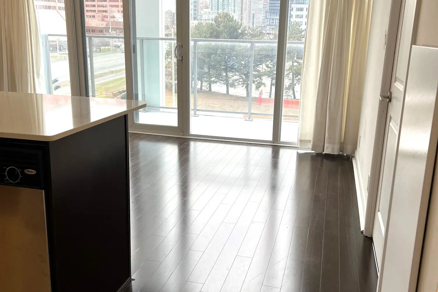 4033 Hurontario Street 419