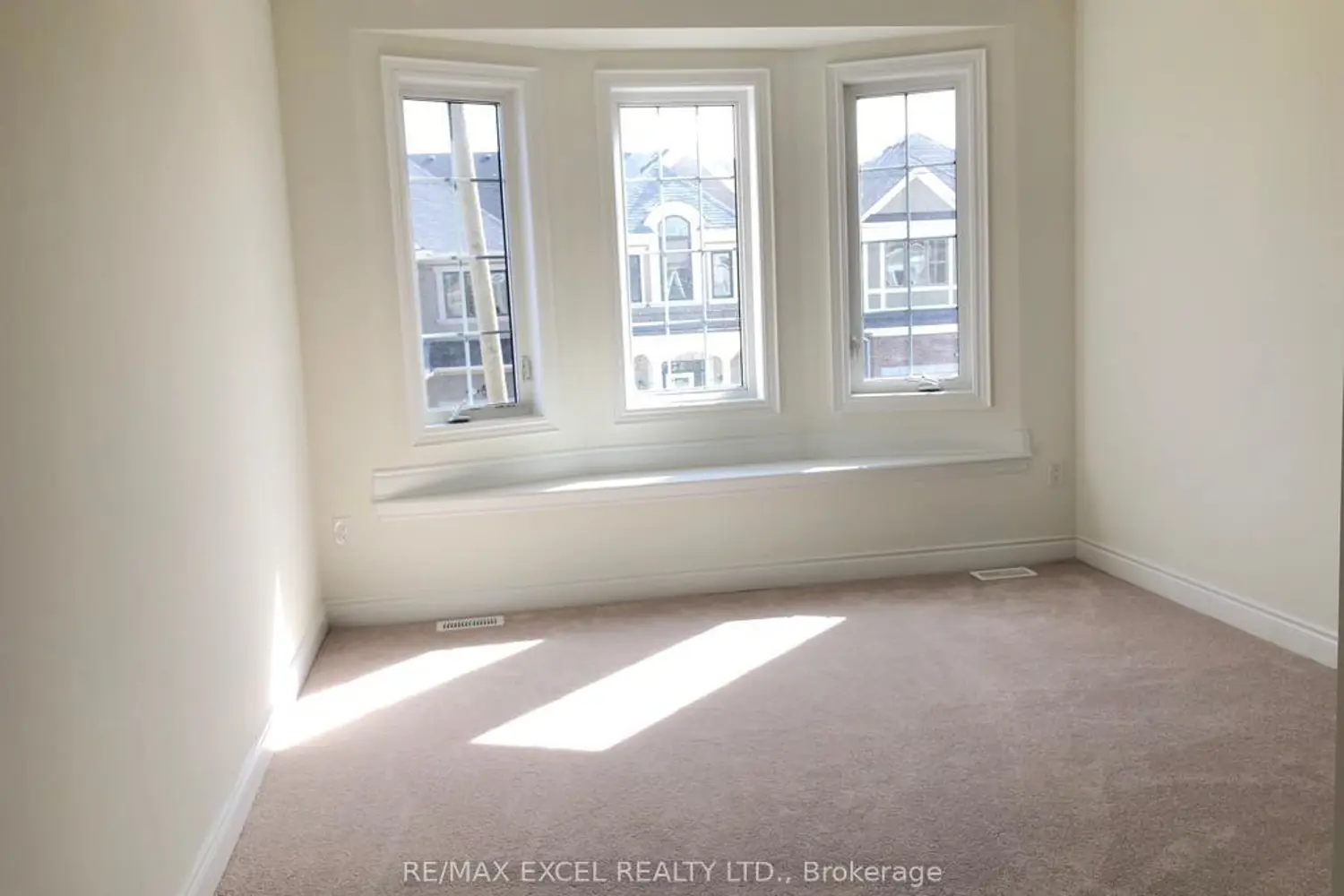 94 Hartney Drive photo 3