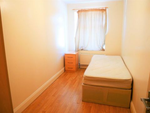 Lynton Road, Acton W3, Room to rent