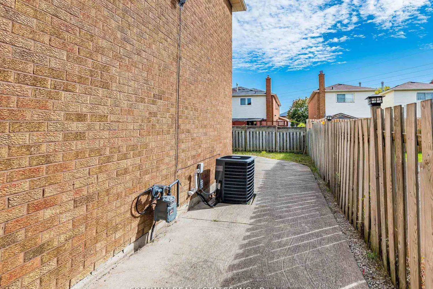 Additional image 19 of 53 Dutch Crescent