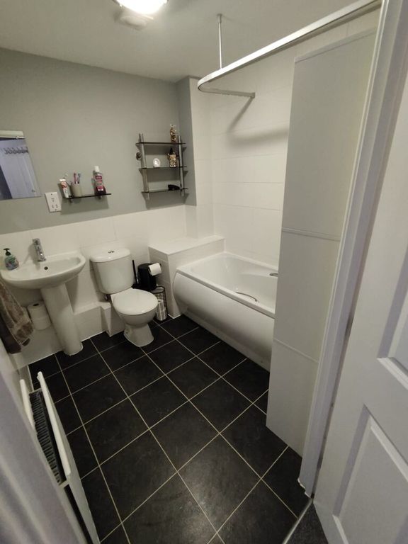 2 bed flat for saleBittern Road, Queens Hill NR8 photo 4