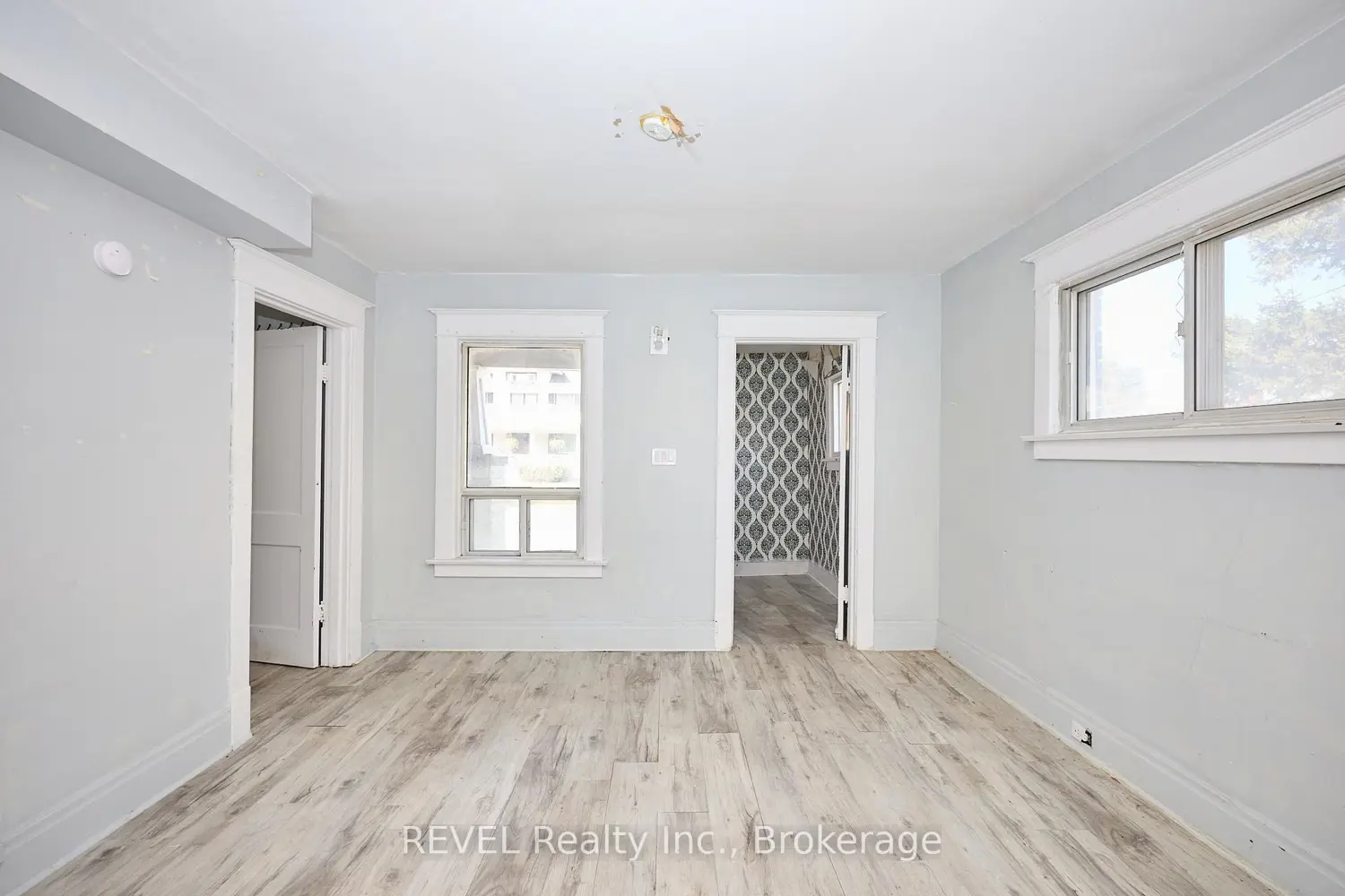 Additional image 4 of 5806 Prince Edward Avenue