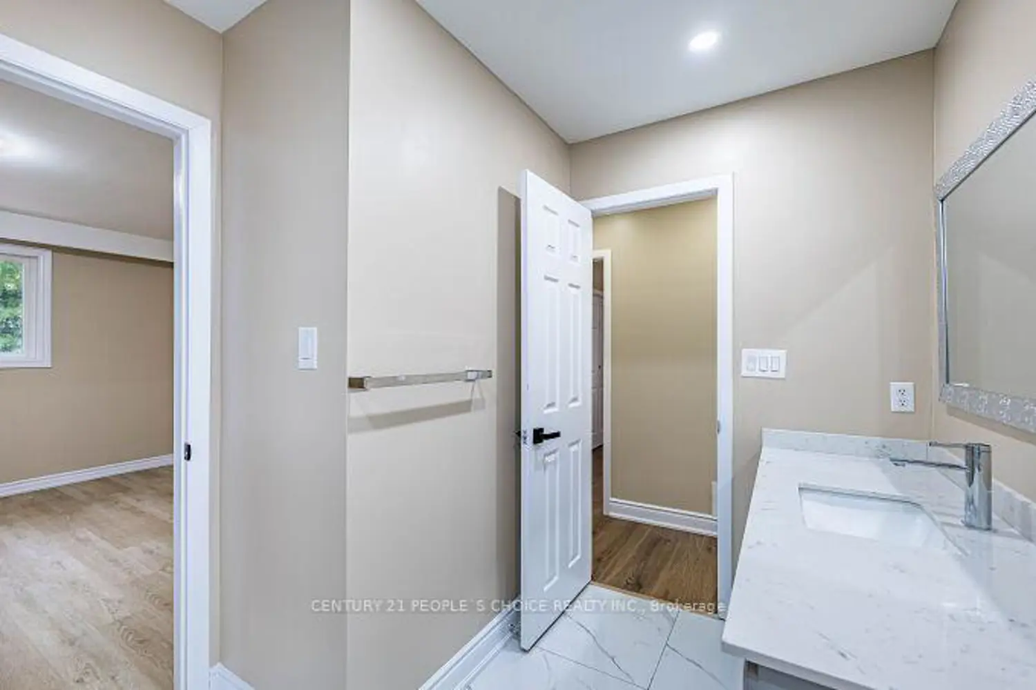 Additional image 10 of 453 Ginger Downs