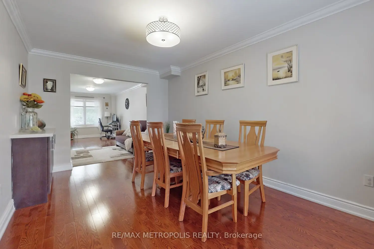 64 Mandel Crescent photo 3