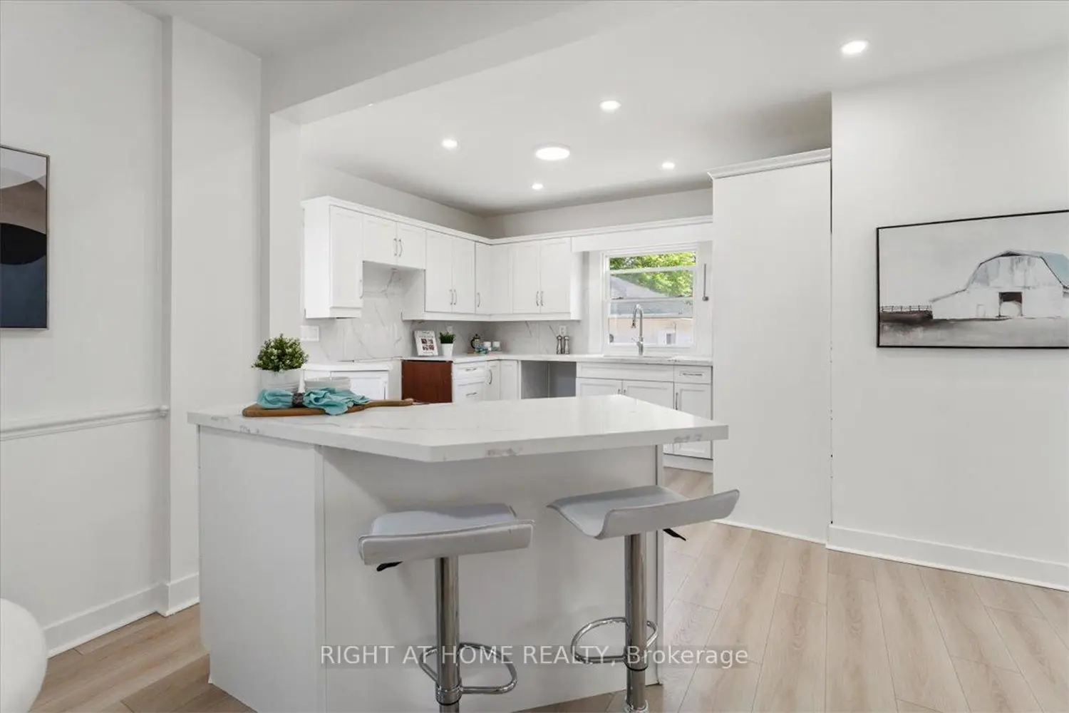 Additional image 9 of 6372 Maitland Avenue