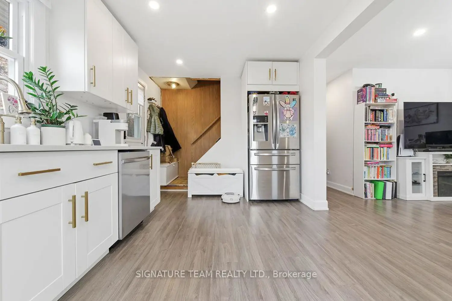 Additional image 3 of 8613 60 Highway