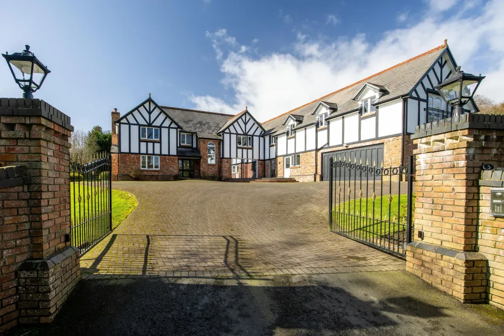 5 bed detached house for sale3 The Falls, Tromode Road, Douglas IM4