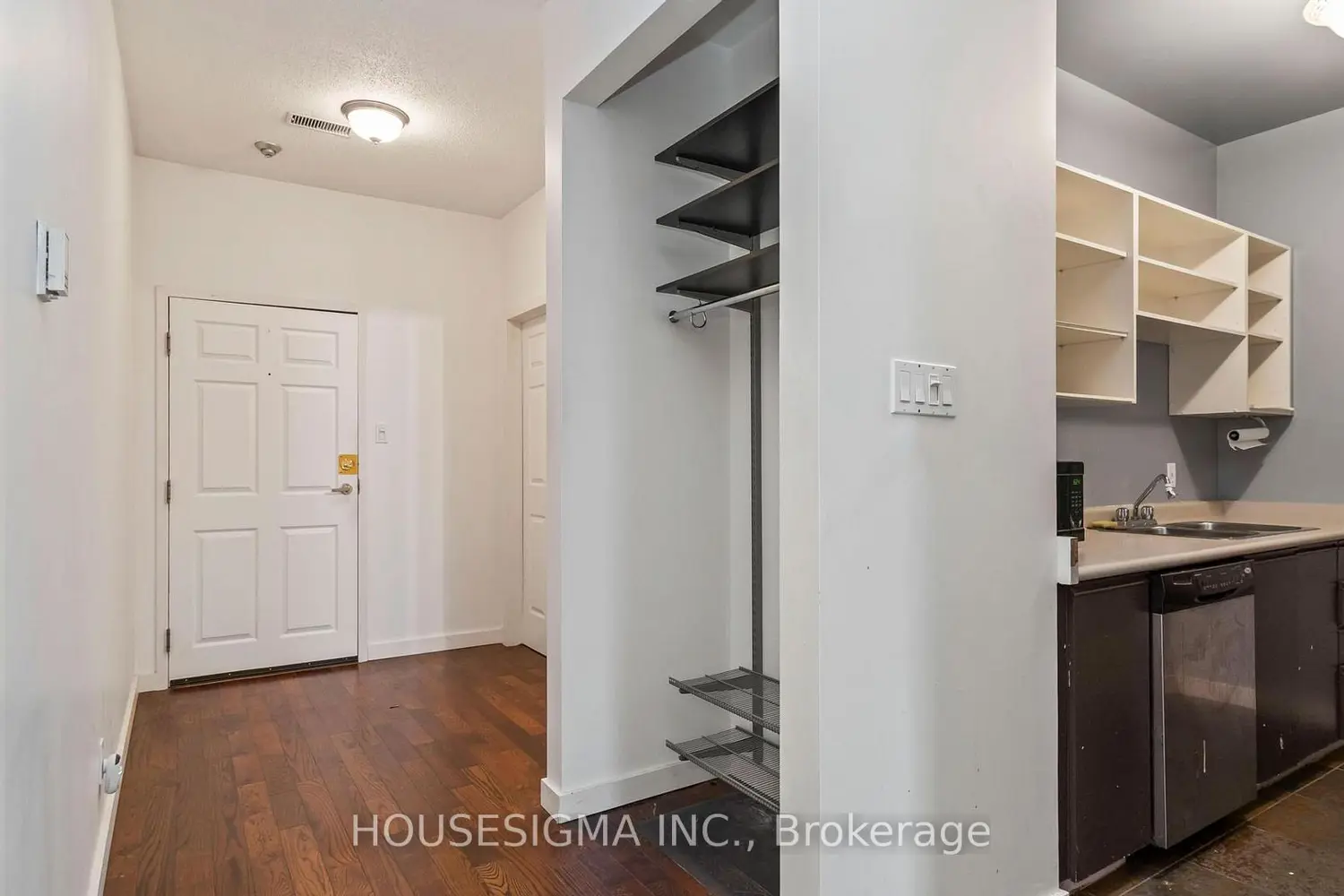 272 Dundas Street 204 photo 5