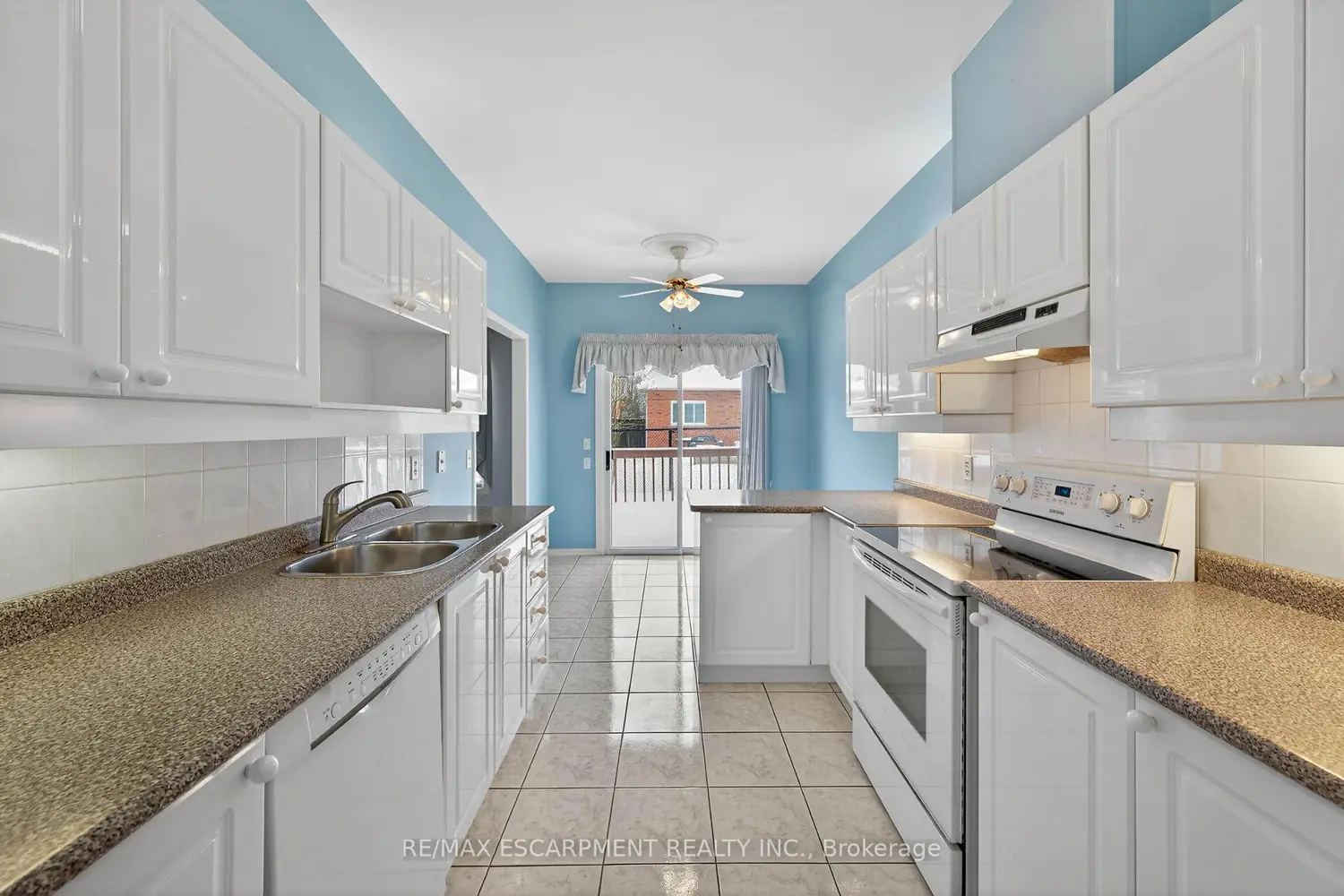 Additional image 8 of 156 Silverbirch Boulevard