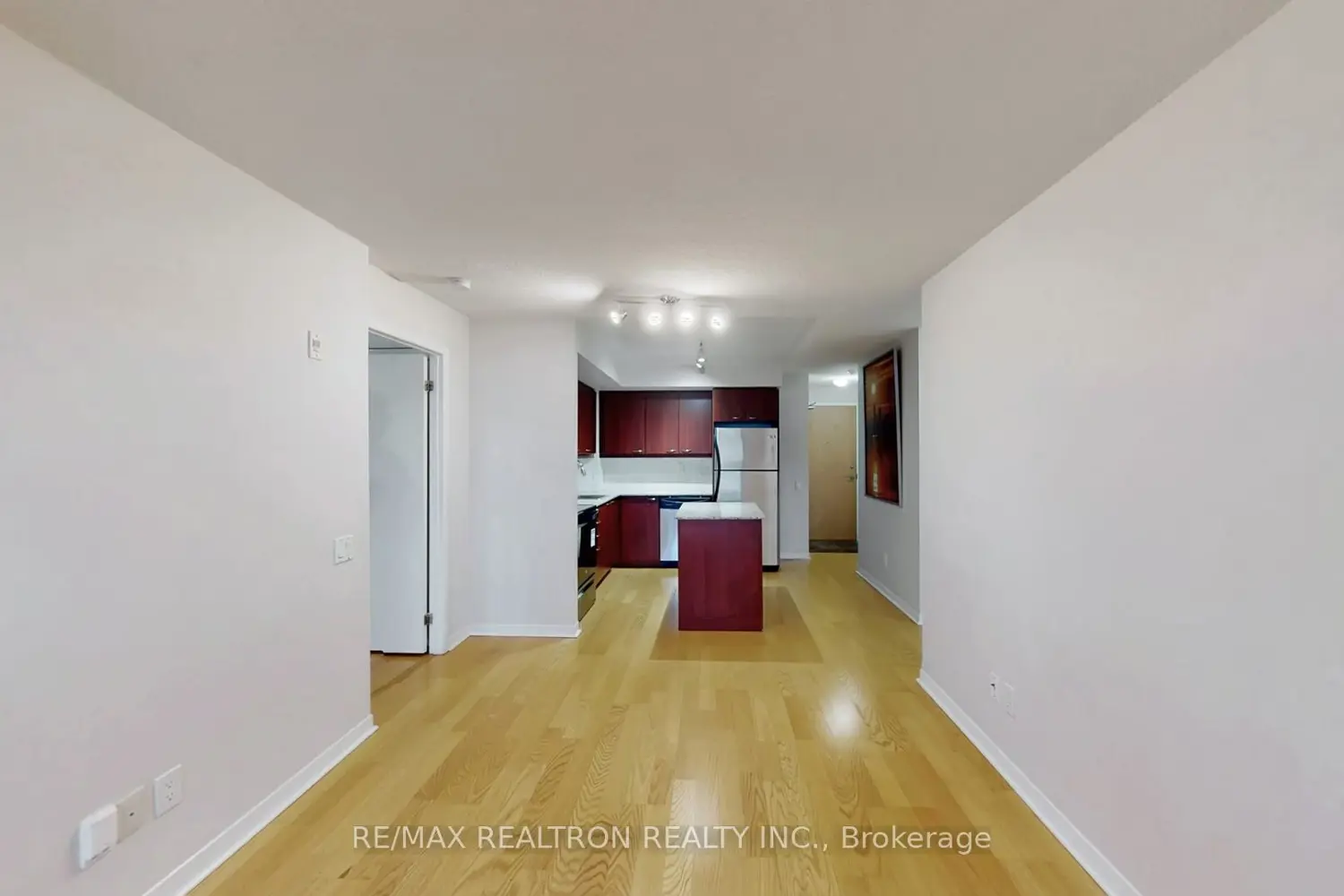 Additional image 4 of 1050 The Queensway Avenue 217