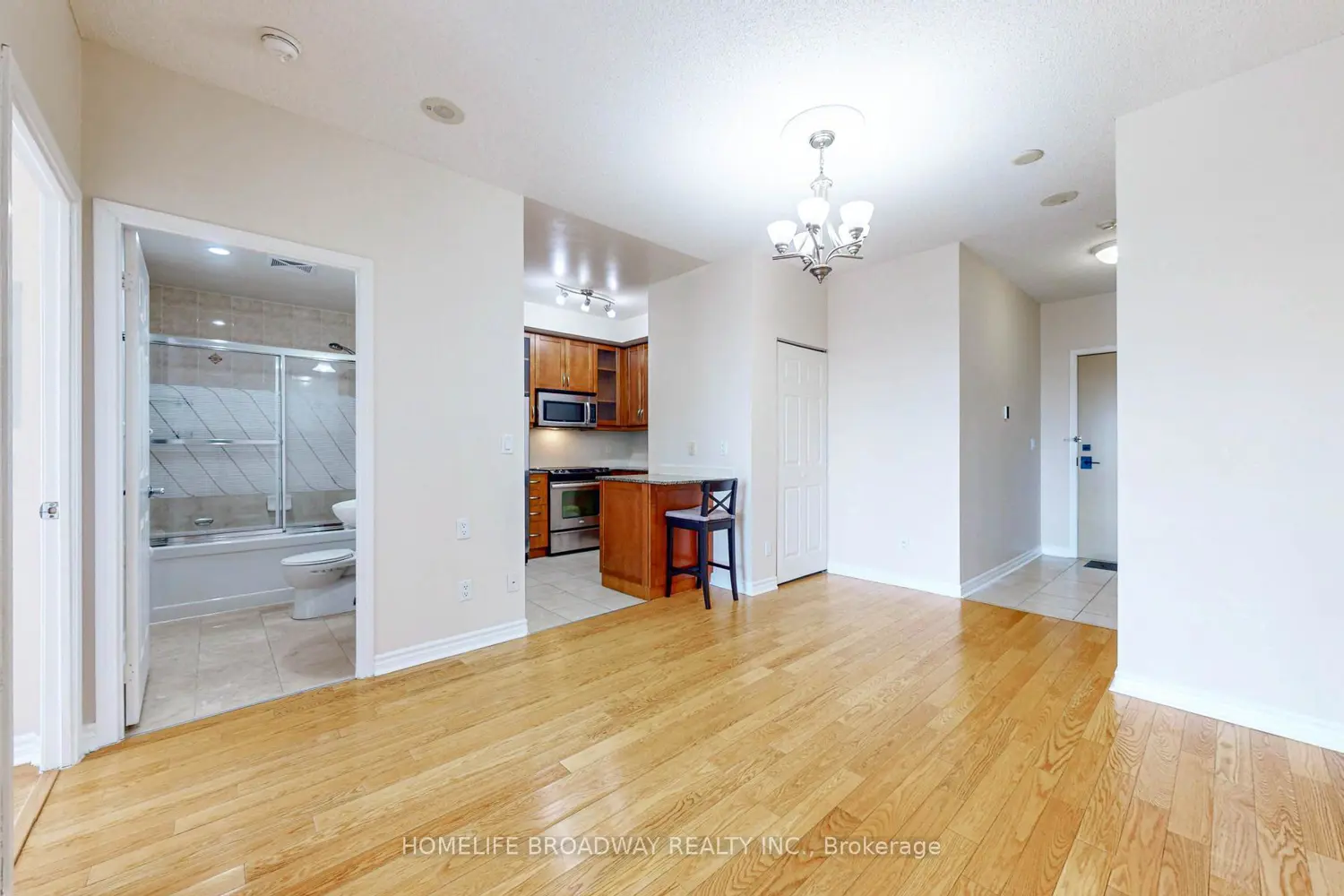Additional image 9 of 18 Holmes Avenue 2215
