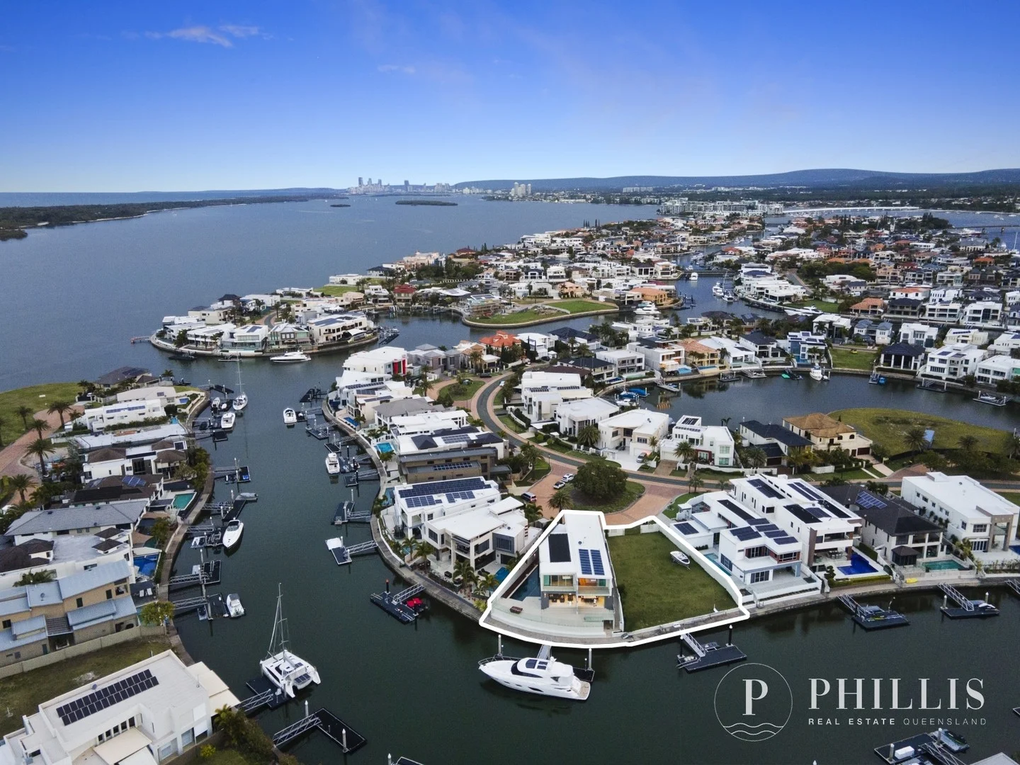 26-28 Royal Albert Crescent, Sovereign Islands QLD 4216