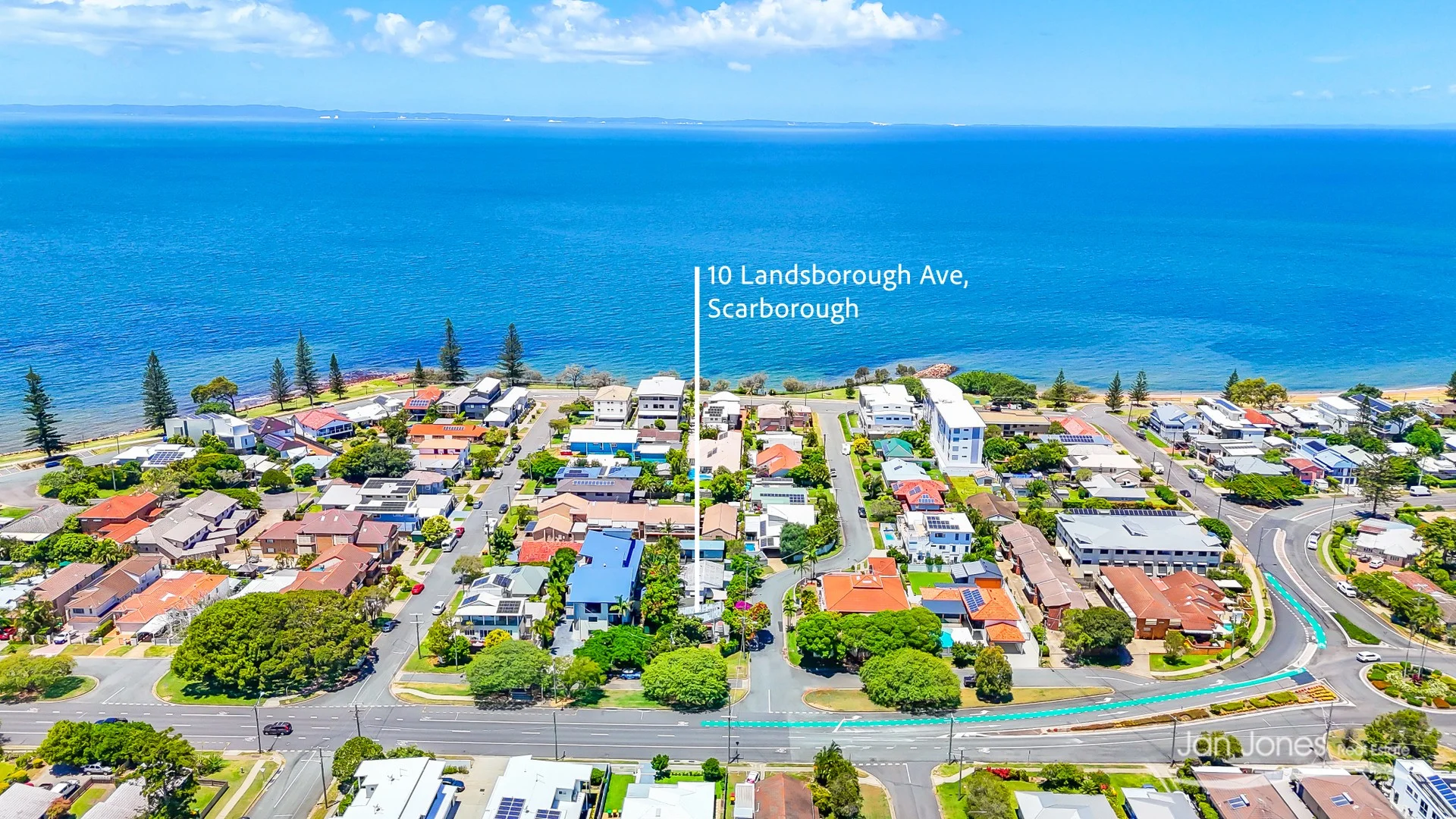 10 Landsborough Avenue, Scarborough QLD 4020