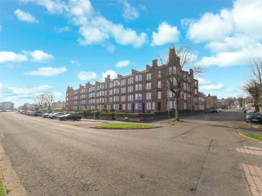 2 bed flat for saleSandringham Terrace, Esplanade, Greenock, Inverclyde PA16 photo 4