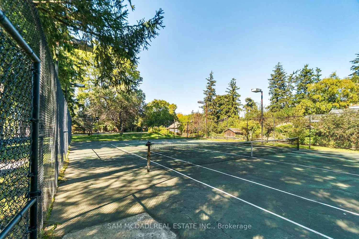 Additional image 19 of 2552 Jarvis Street