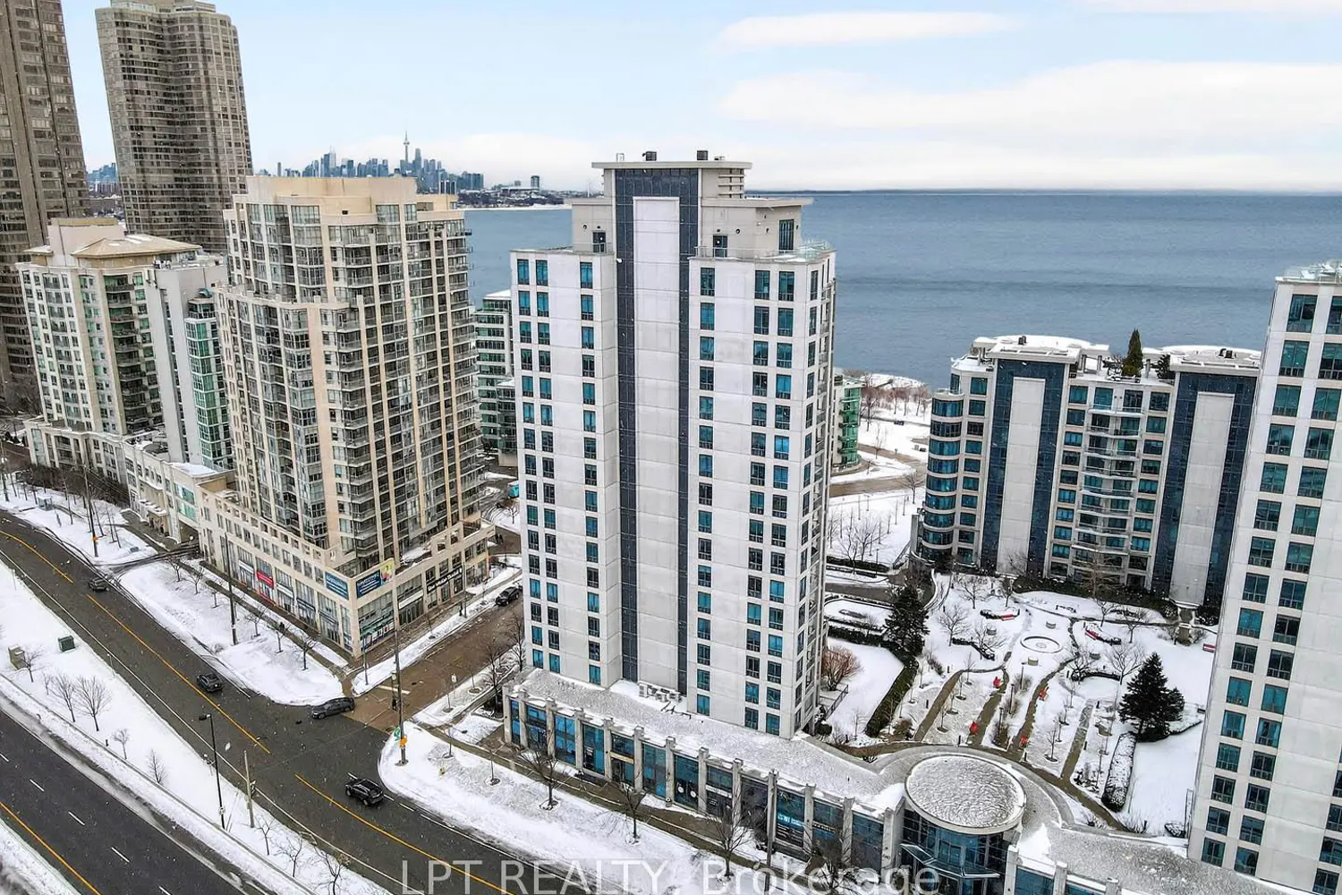 2083 Lake Shore Boulevard 812