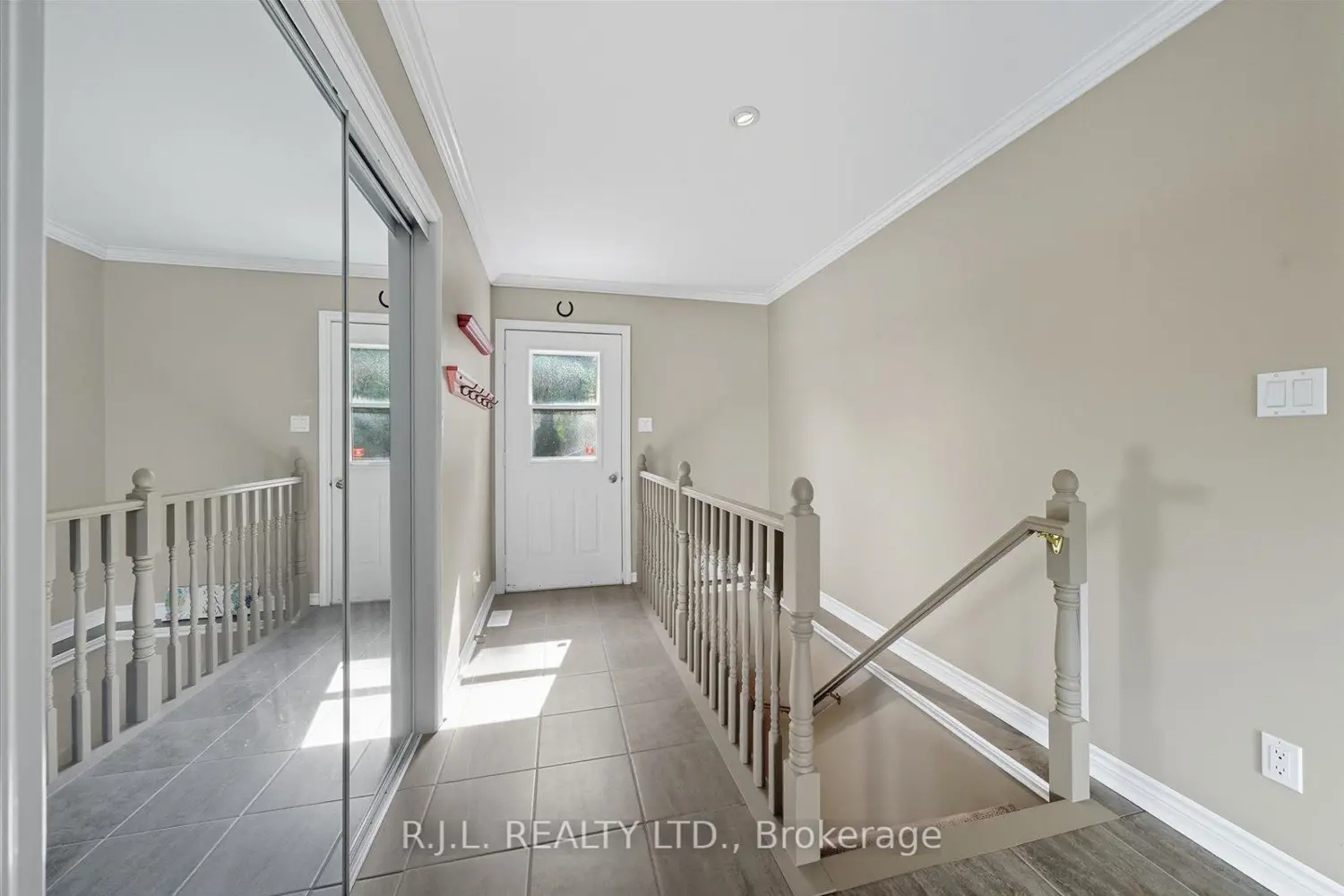 Additional image 4 of 178 Platten Boulevard