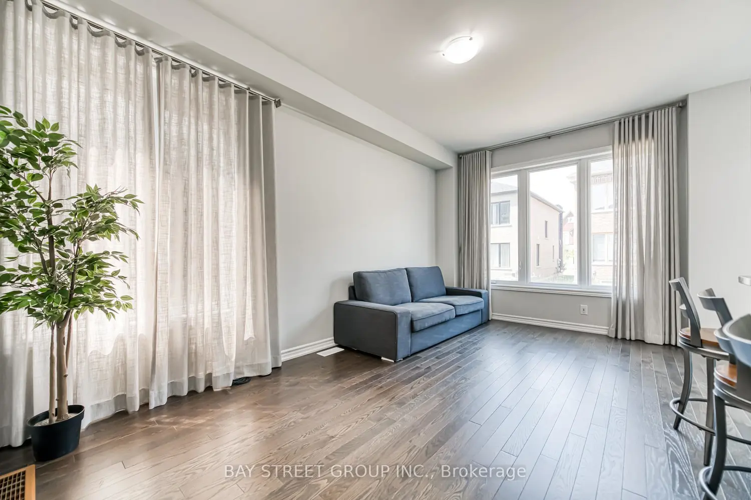 Additional image 16 of 32 Jessica Antonella Street