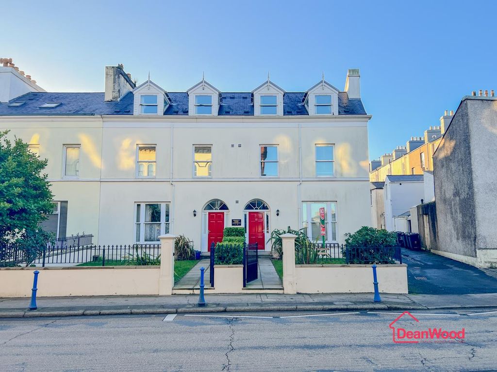 2 bed flat for saleApt 5 Prospect Court, Woodbourne Road, Douglas, Isle Of Man IM1