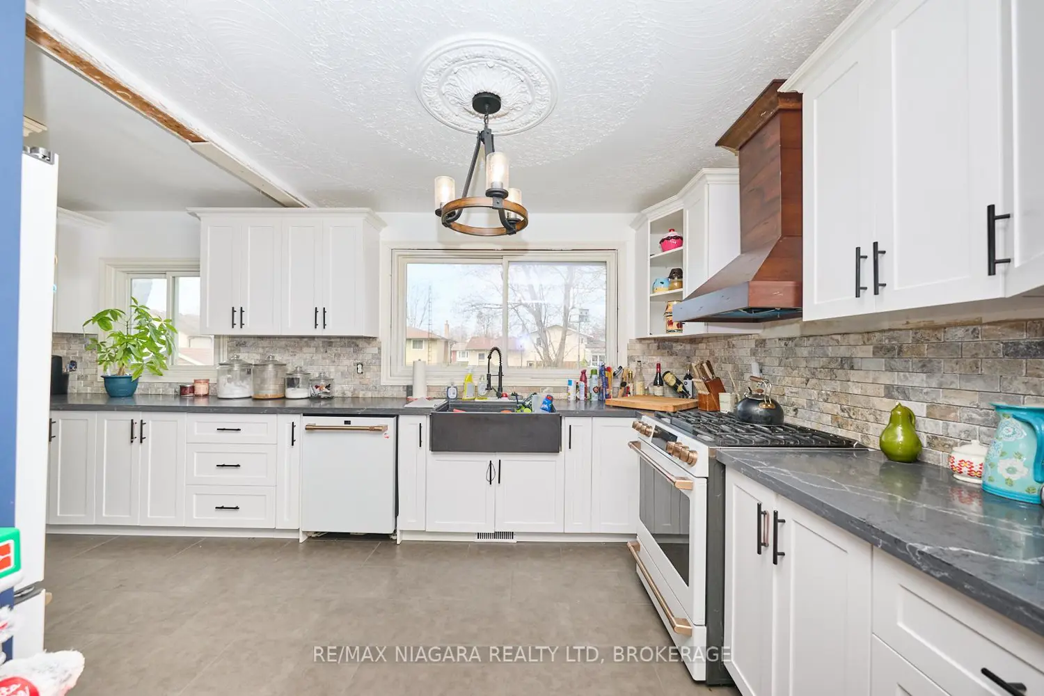 953 Grandview Road photo 5