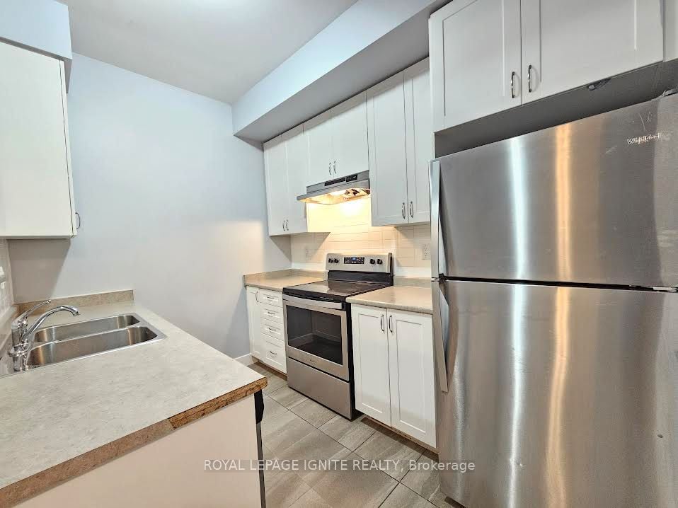 333-250 Sunny Meadow Boulevard, Brampton, ON, L6R 3Y7