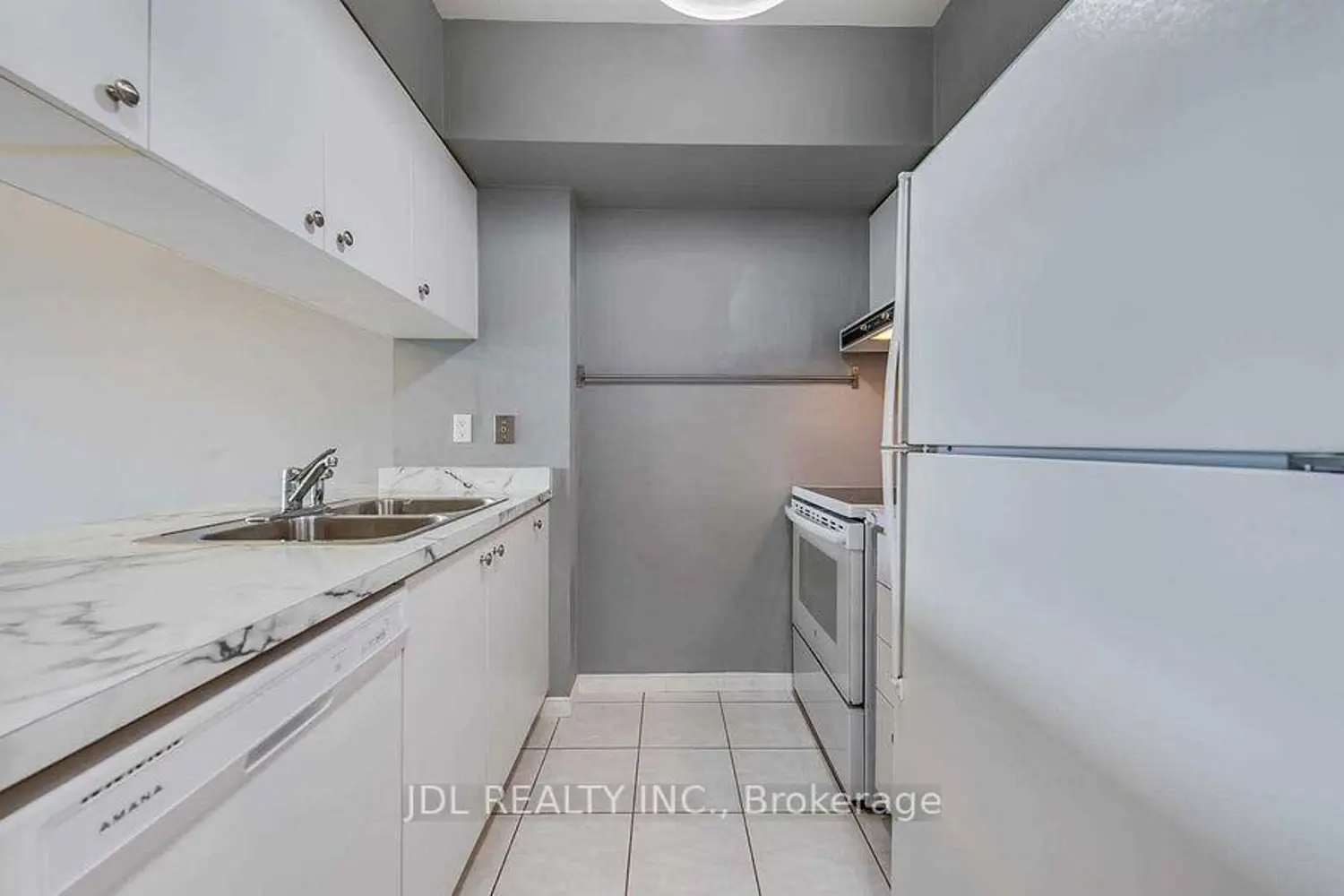 Additional image 8 of 887 Bay Street 1610