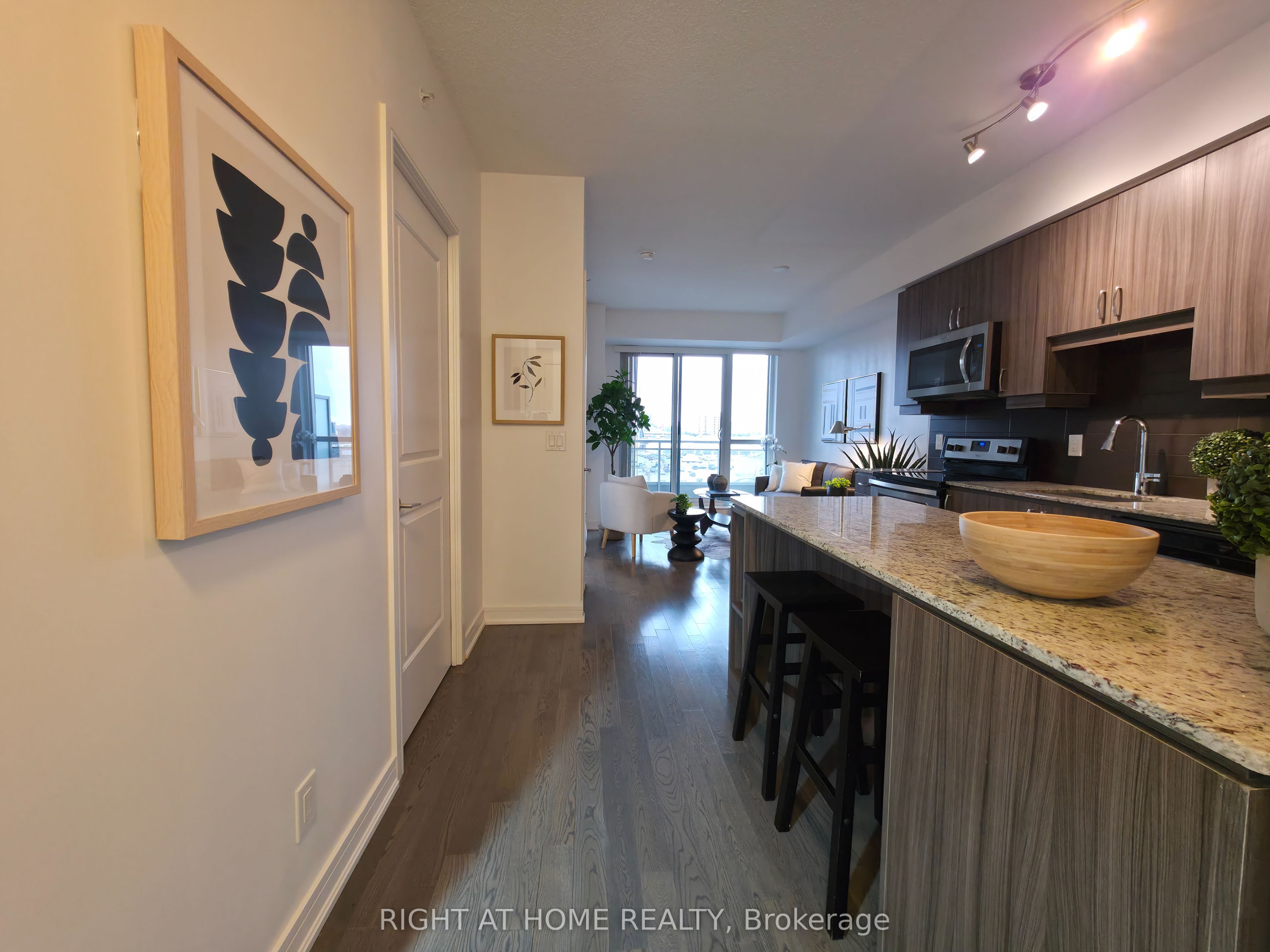 Additional image 3 of NE616-9205 Yonge Street, Richmond Hill, ON, L4C 1V5