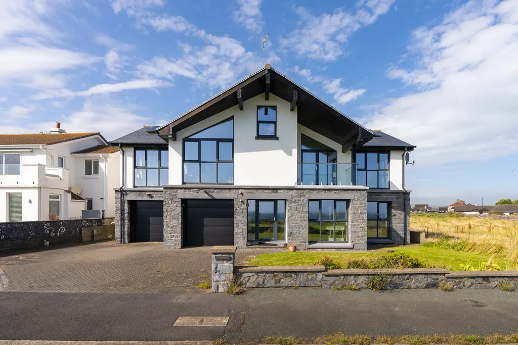 5 bed flat for saleFairways, Clifton Road, Port St Mary IM9