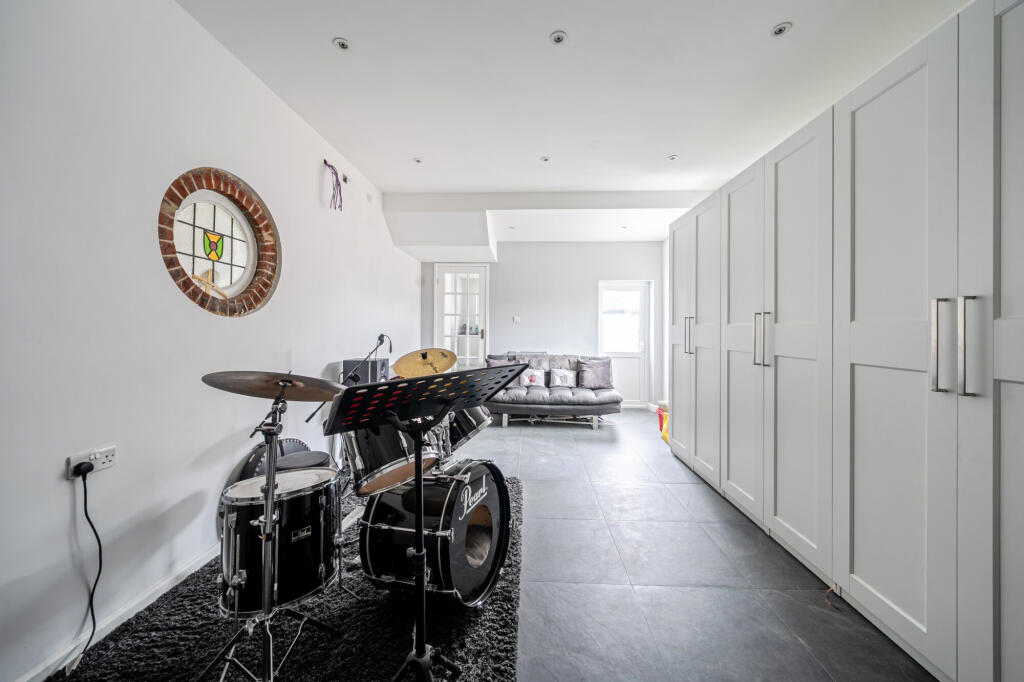 Additional image 10 of Gurney Court Road, St. Albans, AL1