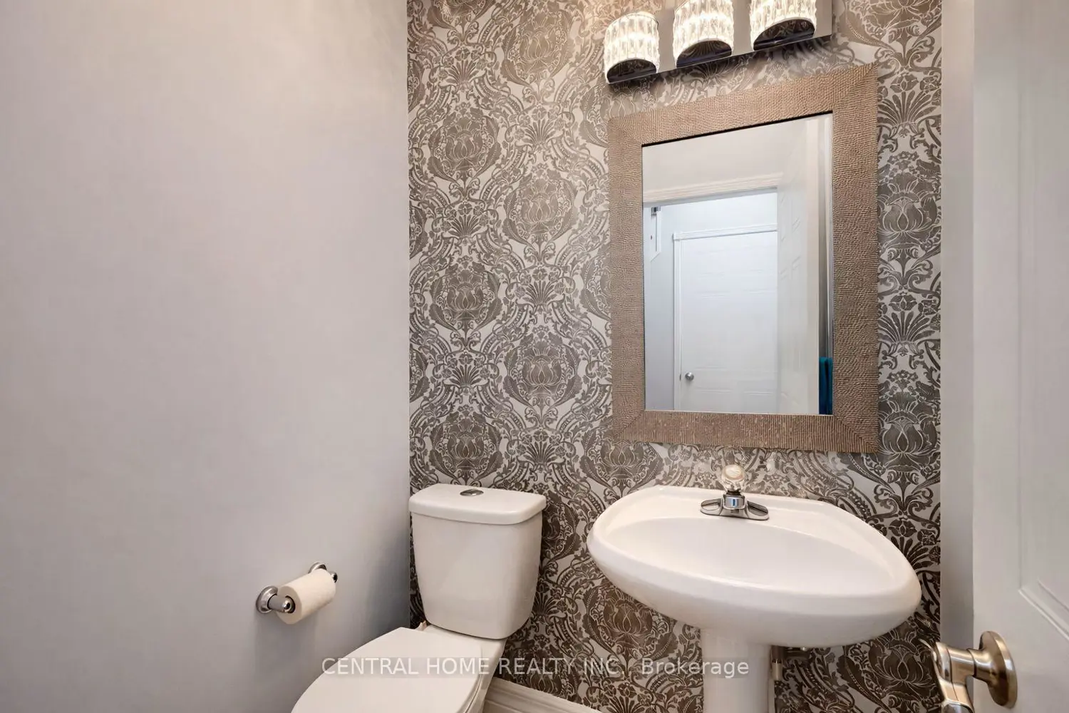 401 Cranston Park Avenue photo 5