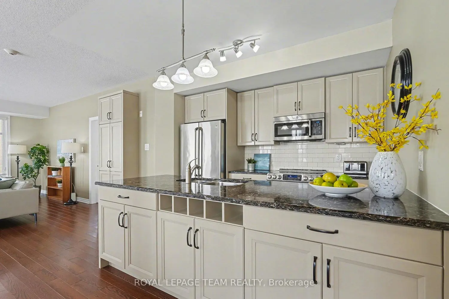 Additional image 10 of 220 Janka Private 202