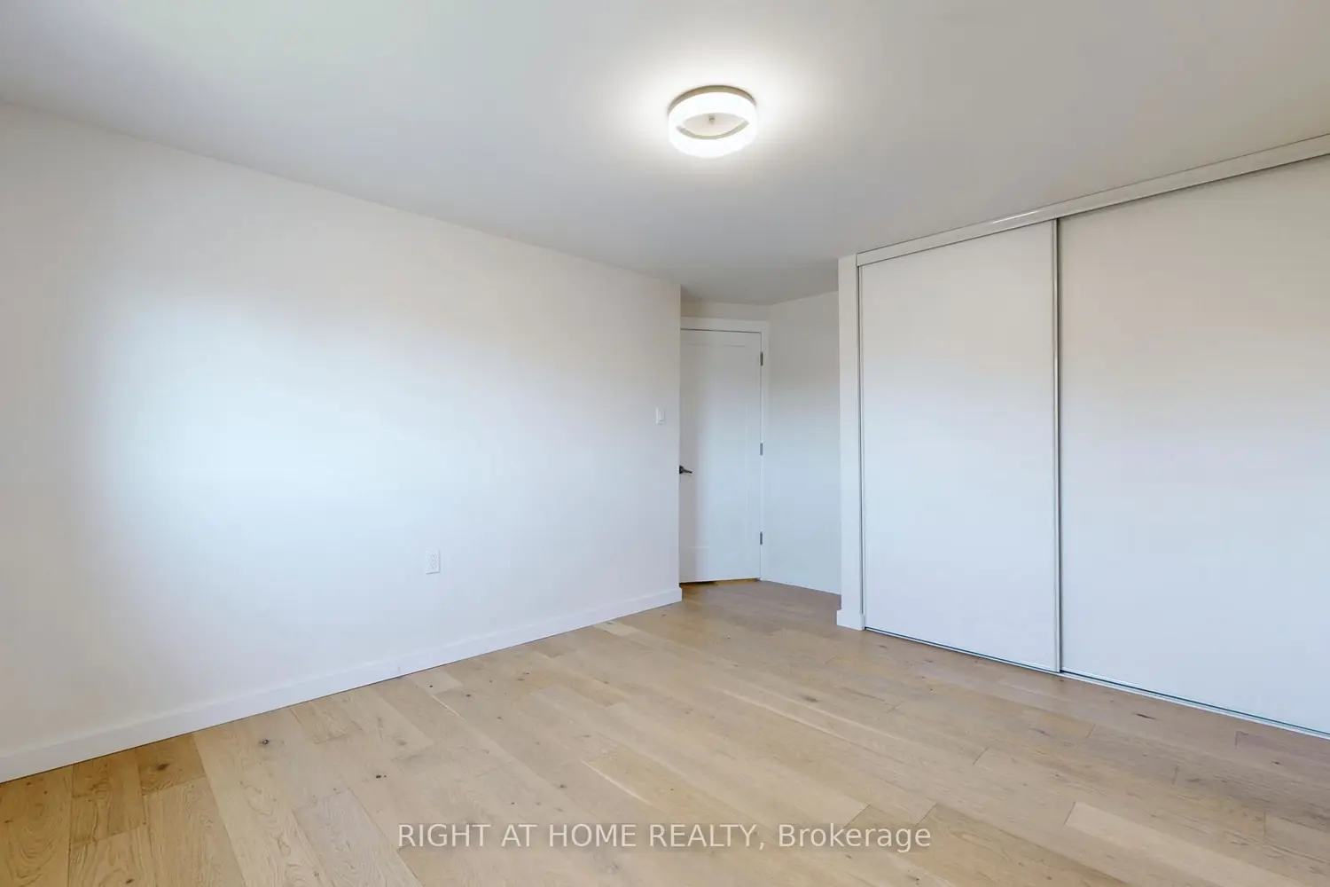 Additional image 17 of 400 Bloor Street 6