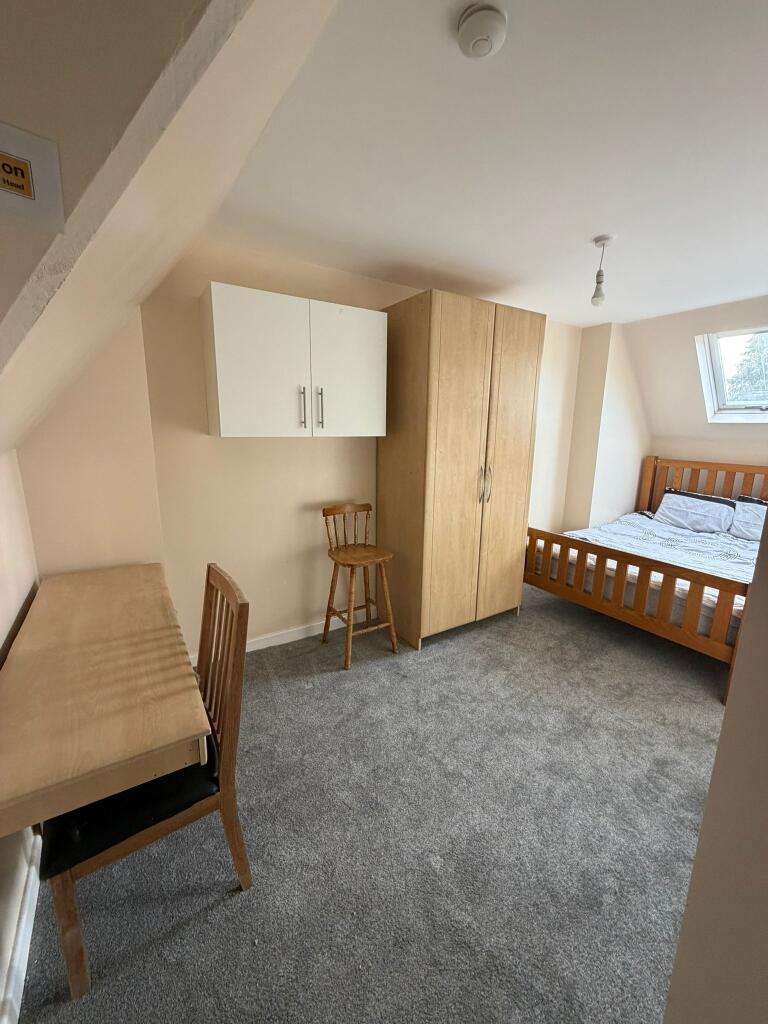 Additional image 8 of 2 Rooms Available In Woeley Castle Square, B29 5QL