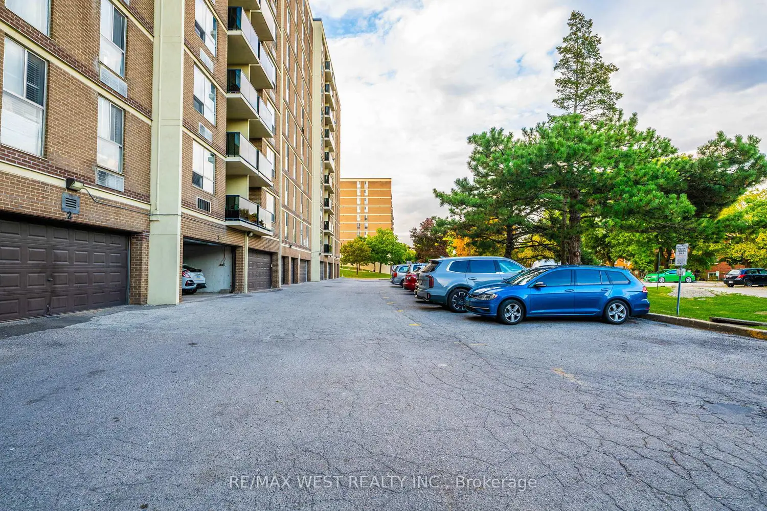 Additional image 19 of 2825 Islington Avenue