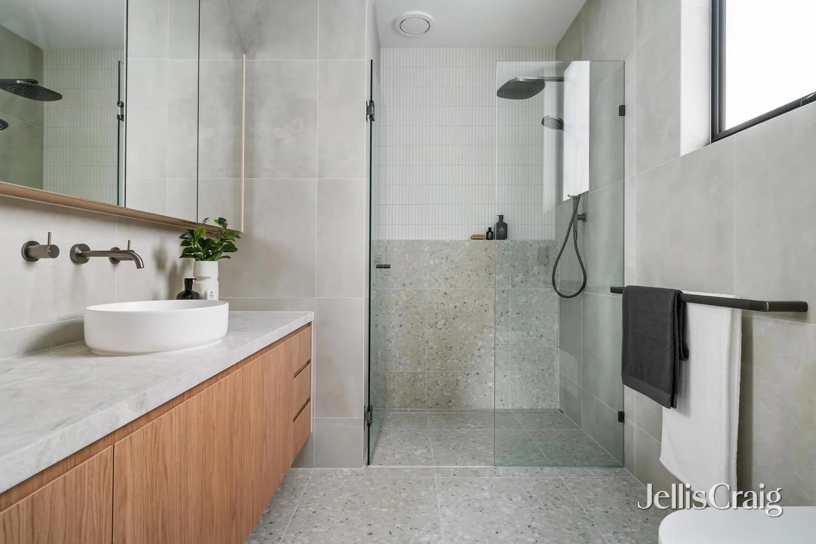 Additional image 13 of 1/1581 Main Road, Research VIC 3095