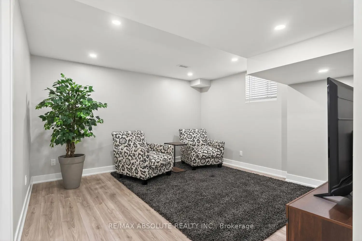 Additional image 16 of 1008 Manege Street