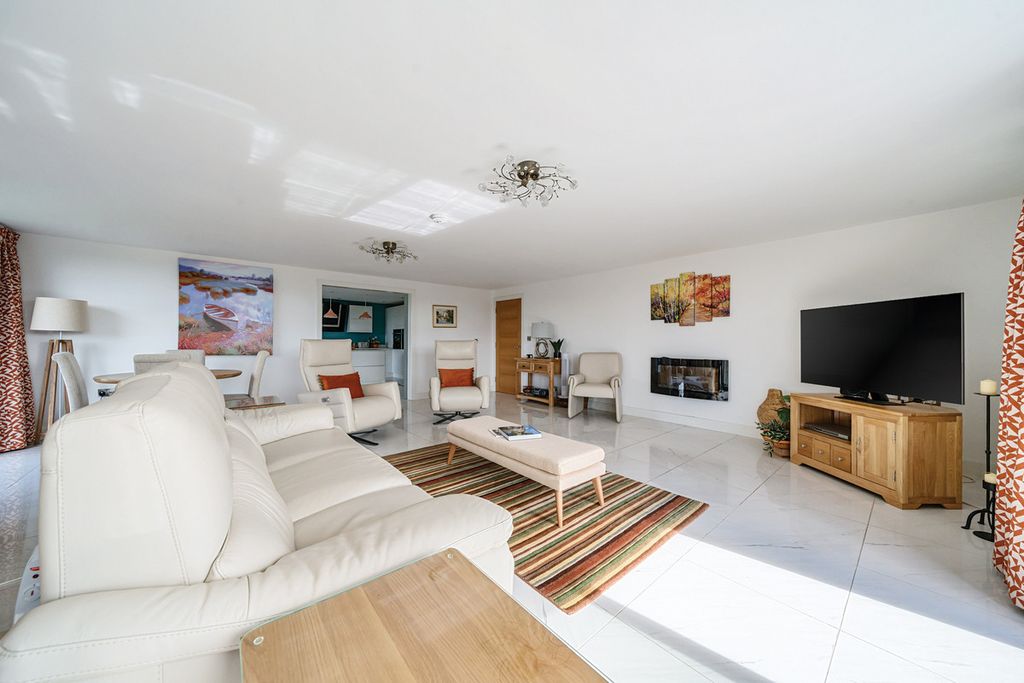 Additional image 10 of 3 bed flat for saleGreyfriars Avenue, Hereford HR4