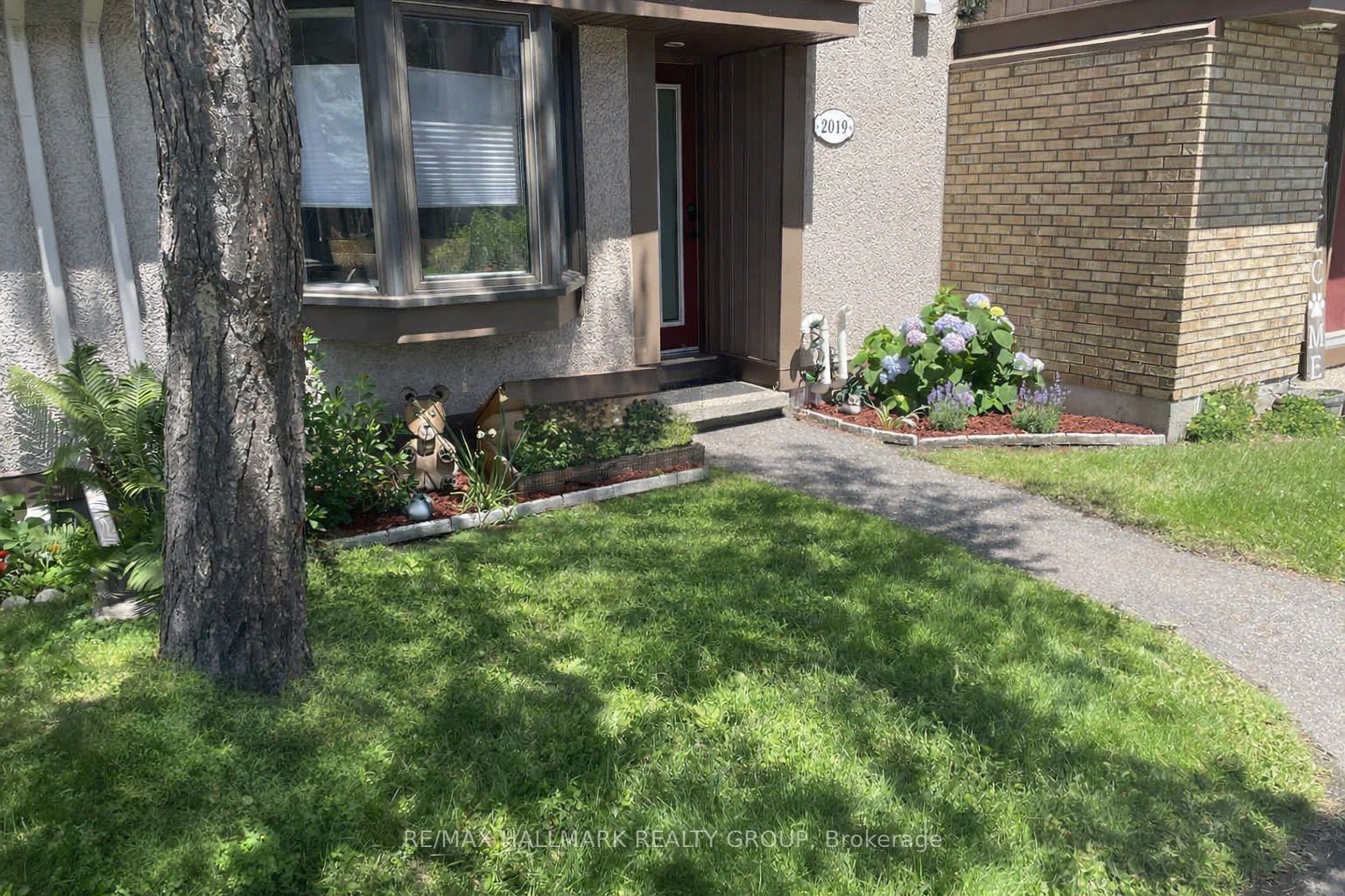 Additional image 2 of 31-2019 Stonehenge Crescent, Ottawa, ON, K1B 4N7