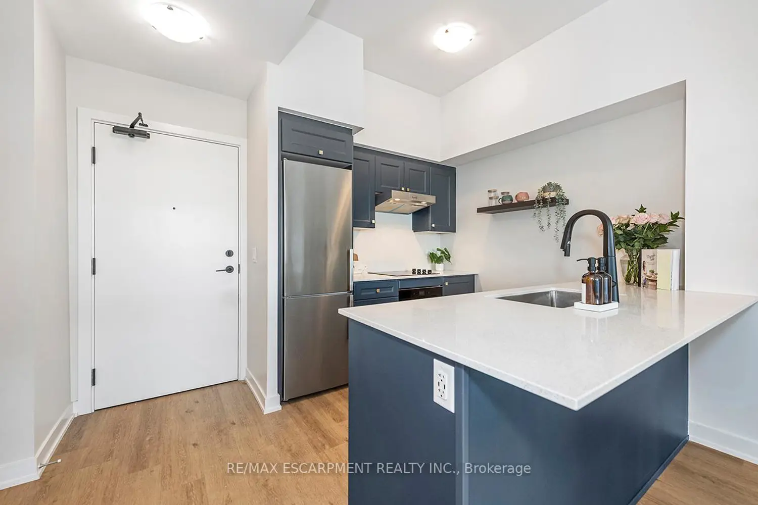 600 North Service Road 606